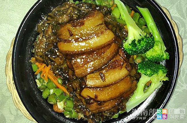 梅菜扣肉煲仔饭$17元/份 已售187份