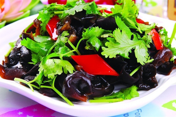 香菜拌木耳 ￥13元/份 已售3份