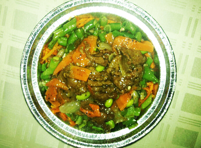 黑椒牛肉煲仔饭 ￥20元/份 已售354份