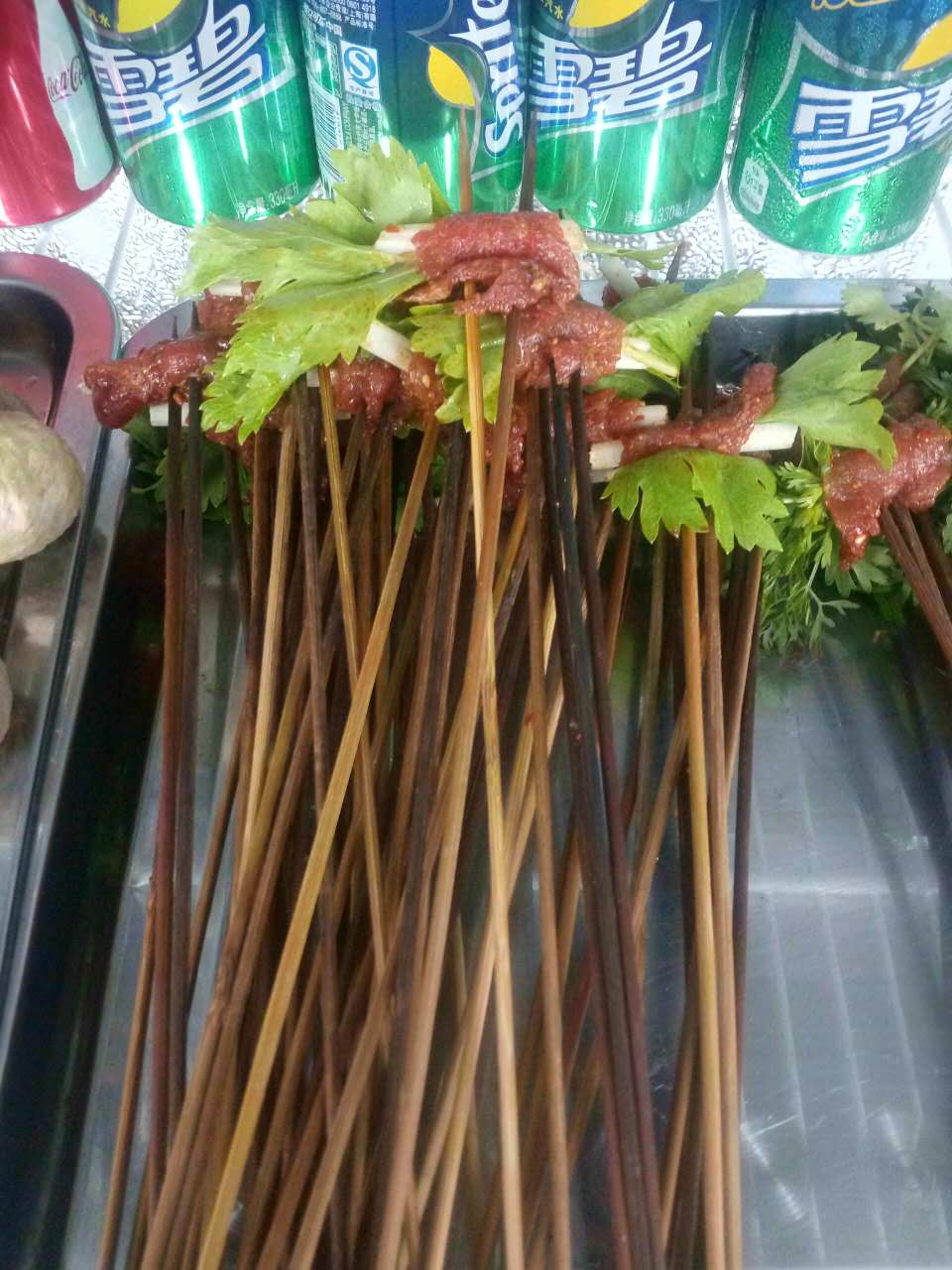 芹菜牛肉 ￥1元/串 已售74份