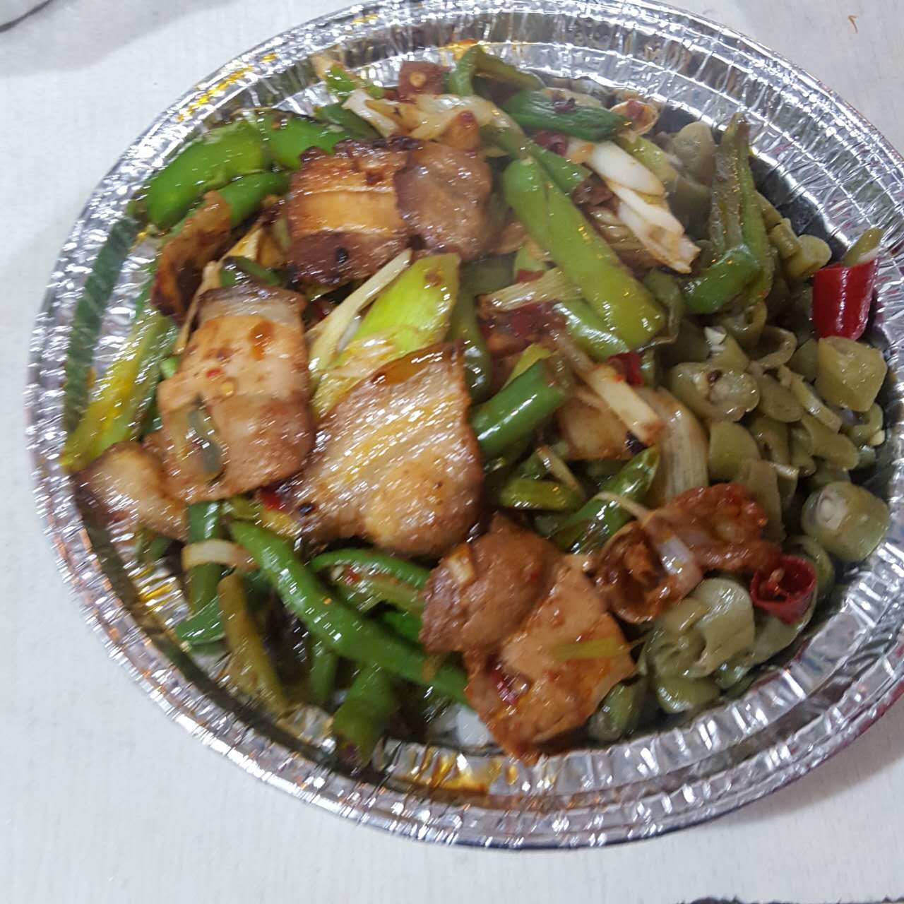 尖椒回锅肉煲仔饭 ￥16元/份 已售完 已售414份