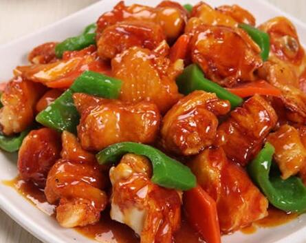 红烧鸡块煲仔饭 ￥17元/份 已售37份