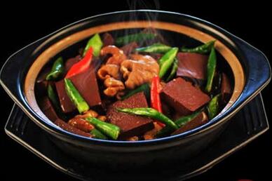 鸭血焖肥肠(含一份米饭 饮料) ￥19元/份 已售30份