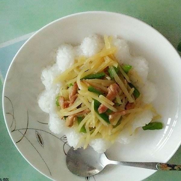 青椒洋芋丝盖饭 ￥13元/份 已售6份