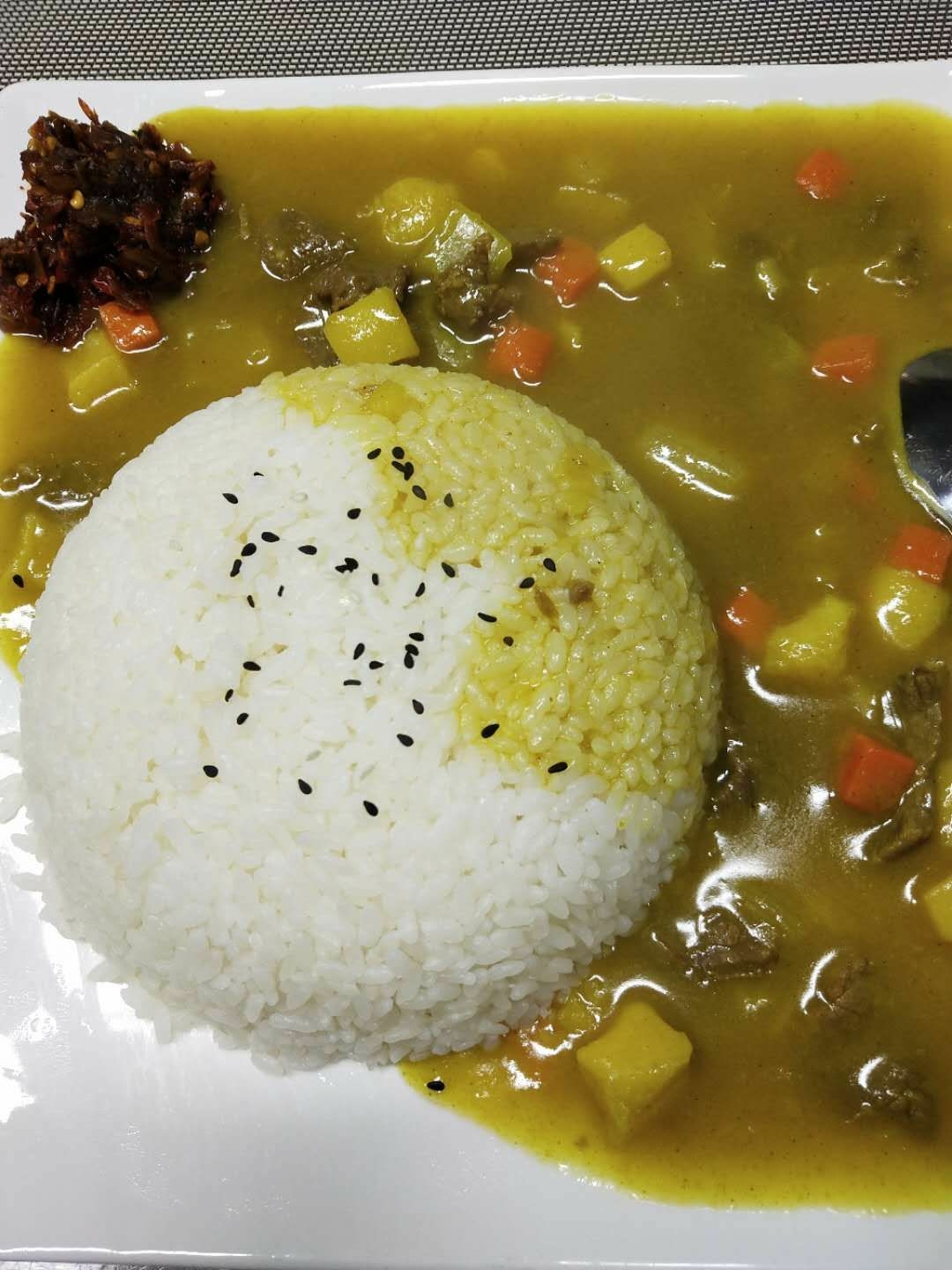 咖喱牛肉烩饭 ￥16元/份 已售35份