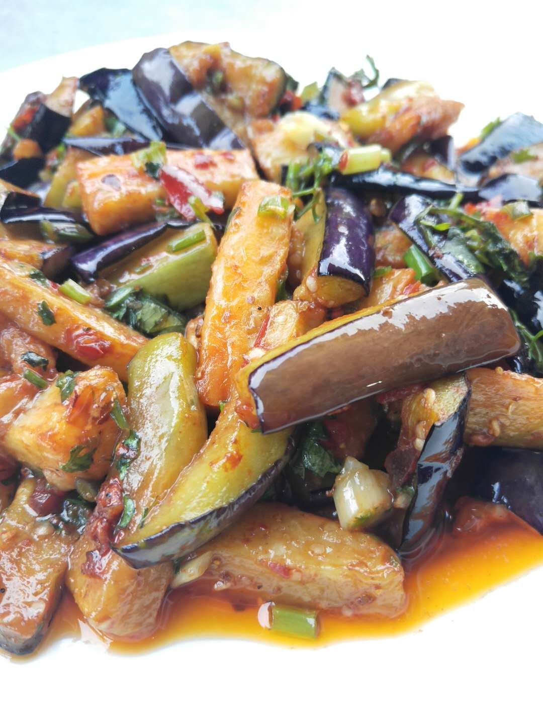 酱爆茄子 ￥8元/份 已售64份