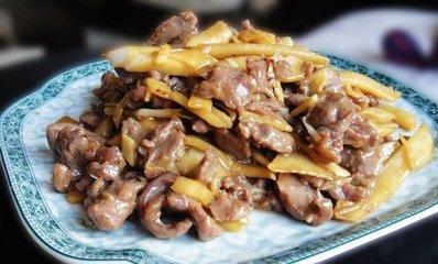 酸笋牛肉盖饭 ￥16元/份 已售8份