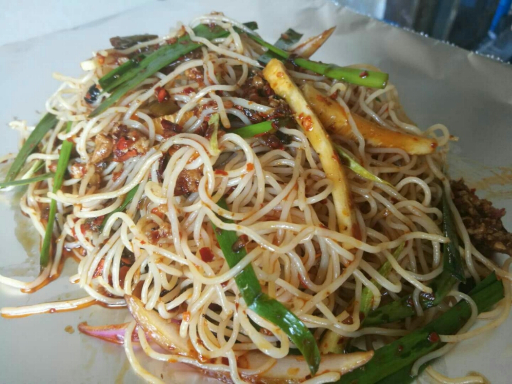 烤米线大 ￥12元/份 已售0份