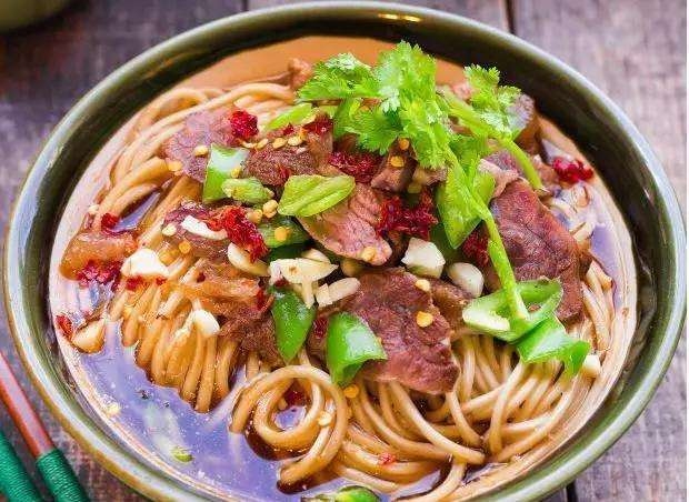 牛肉米线 ￥8元/份 已售8份