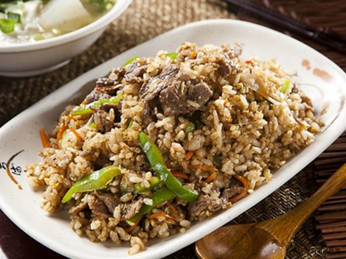 孜然牛肉炒饭 ￥15元/份 已售39份