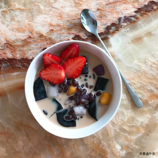 草莓烧仙草 ￥4元/杯 已售79份